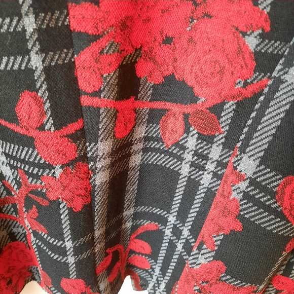 SALE -Vintage crop blazer with red roses looks brand new, Fall and winter blazer - Picture 9 of 10